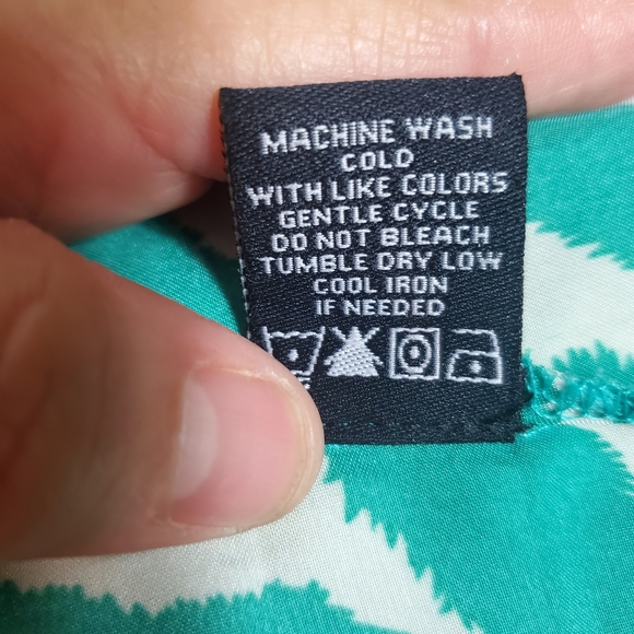 Adressing Woman Top Size 2X.Pit to pit approx: 26.5 inches Right shoulder to - Picture 5 of 8